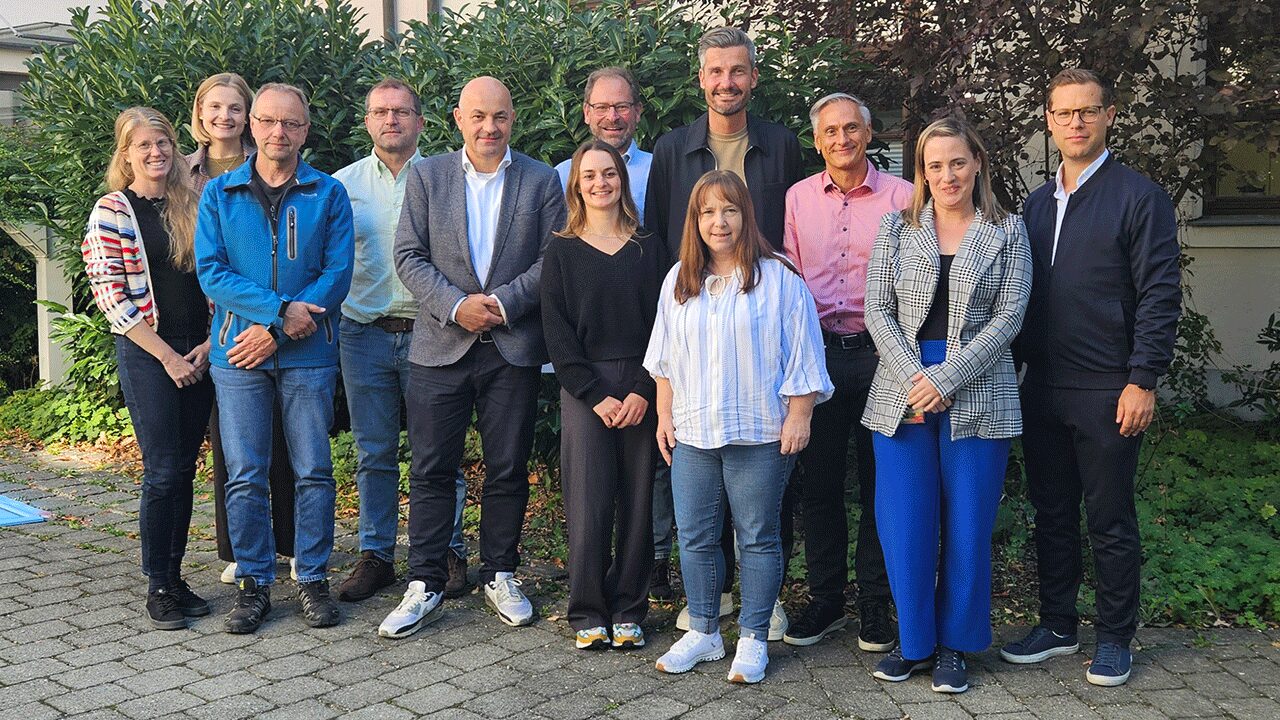 Freude über das Erfolgsprojekt: Oberbürgermeister und Kooperationspartner Florian Freund, die Kinderhausleiterinnnen Christina Winter und Birgit Ott, Geschäftsführerin Elfie Kleinfelder und Projektinitiator Jürgen Reichert. Foto: Daniela Lutz